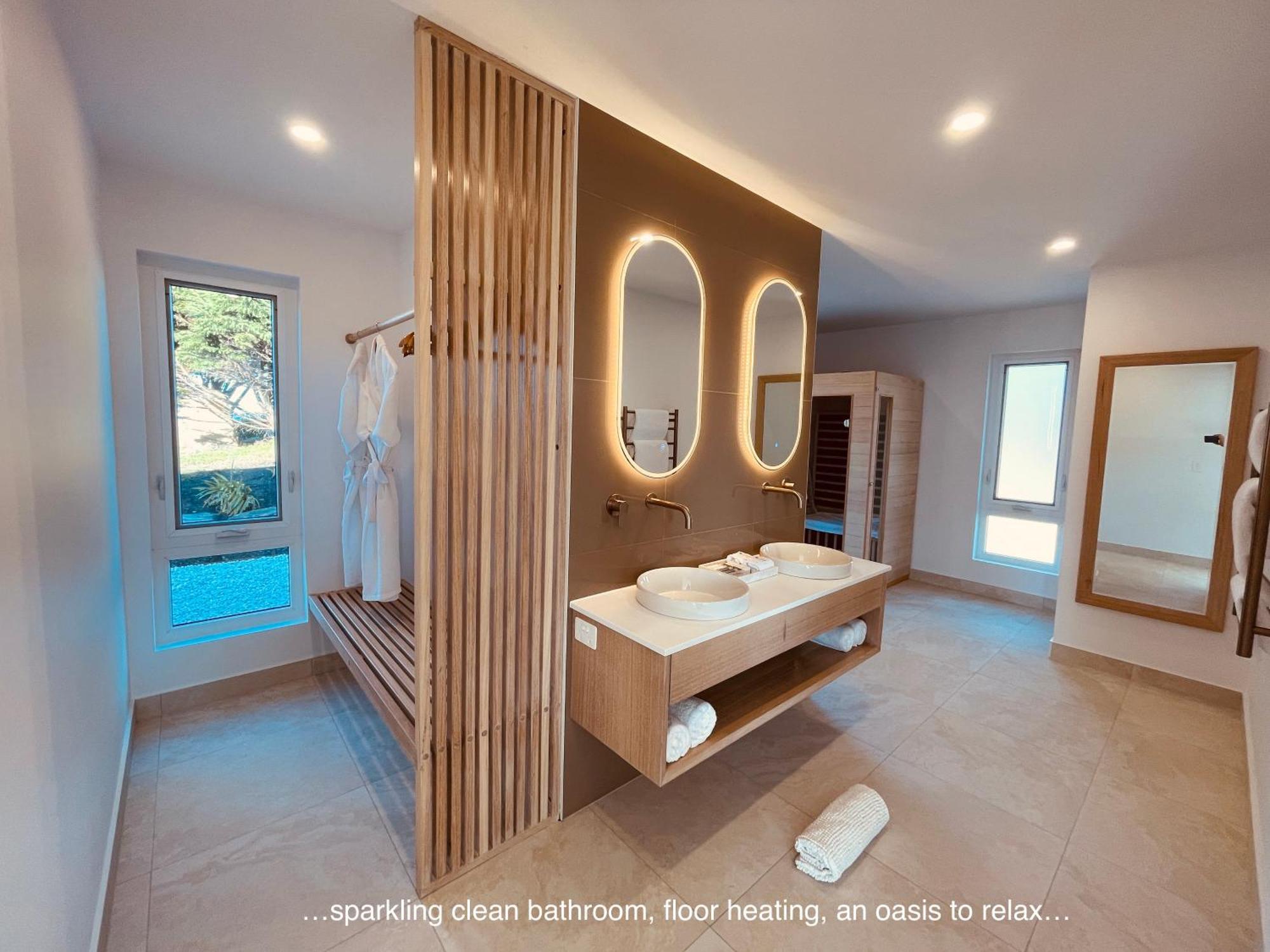 Saltwater - Absolute Oceanfront, Fire Pits, Some Villas With Hot Tubs And Sauna Falmouth Eksteriør billede