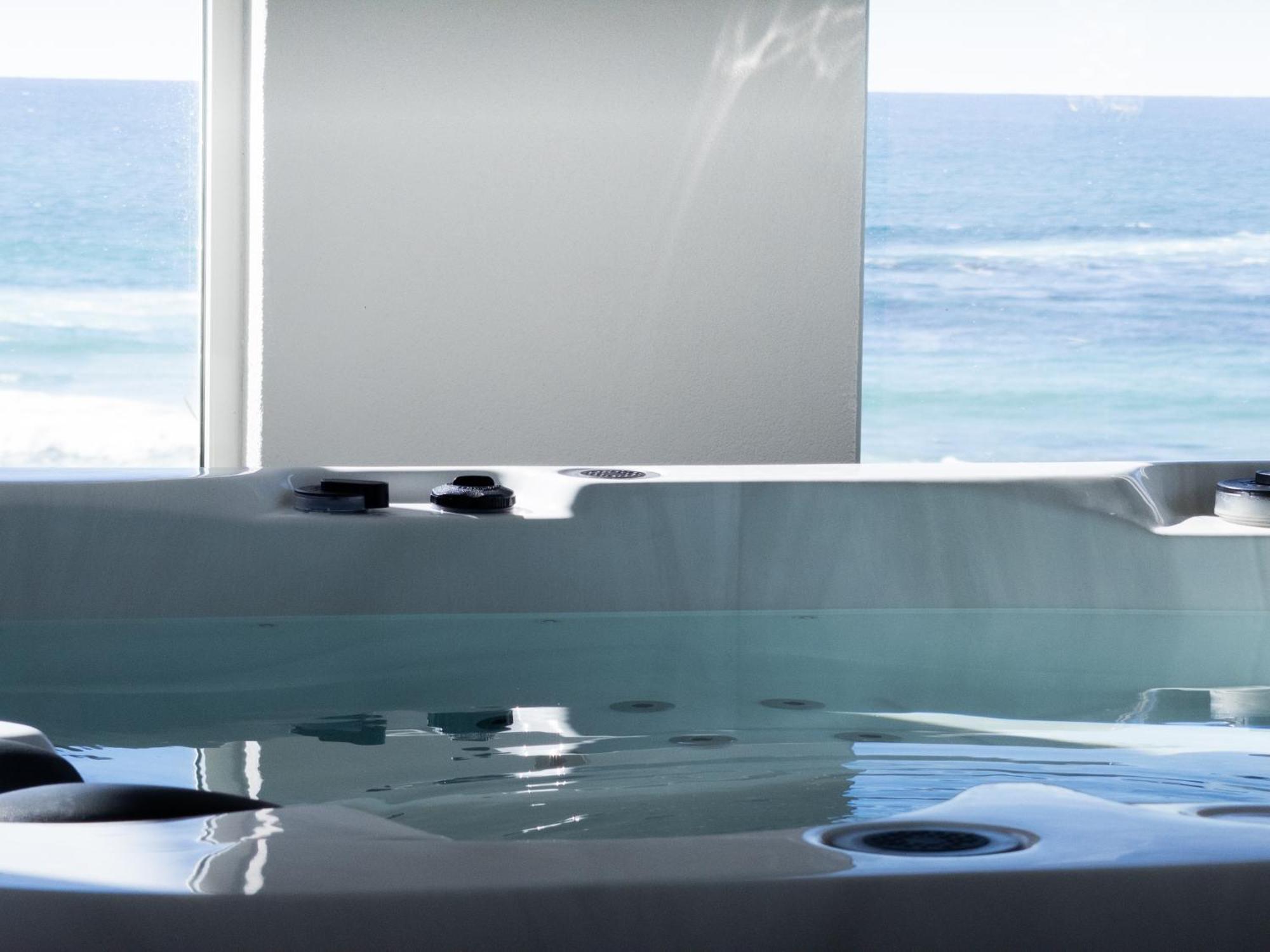 Saltwater - Absolute Oceanfront, Fire Pits, Some Villas With Hot Tubs And Sauna Falmouth Eksteriør billede