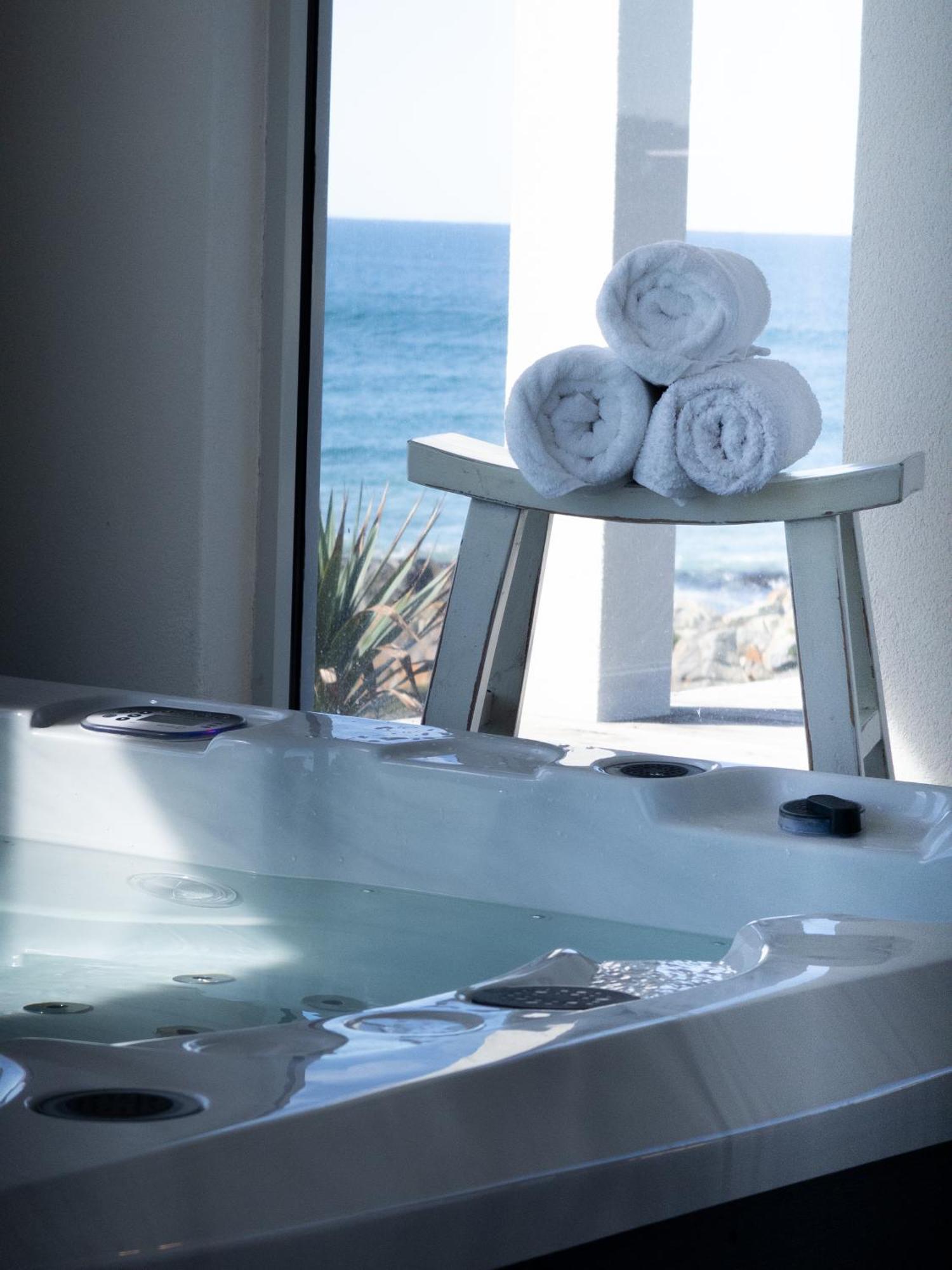 Saltwater - Absolute Oceanfront, Fire Pits, Some Villas With Hot Tubs And Sauna Falmouth Eksteriør billede