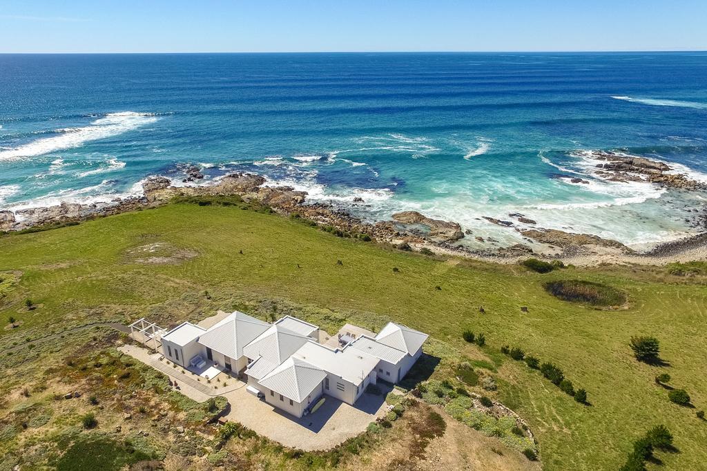 Saltwater - Absolute Oceanfront, Fire Pits, Some Villas With Hot Tubs And Sauna Falmouth Værelse billede